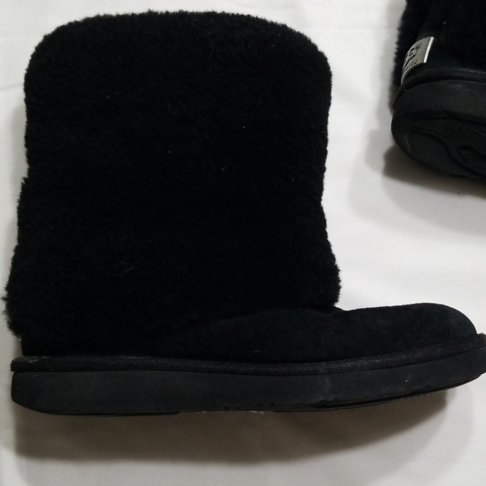 Ugg Black Sheepskin With Shearling Fur - Picture 5 of 6
